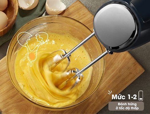Đánh trứng với hỗn hợp pho mát