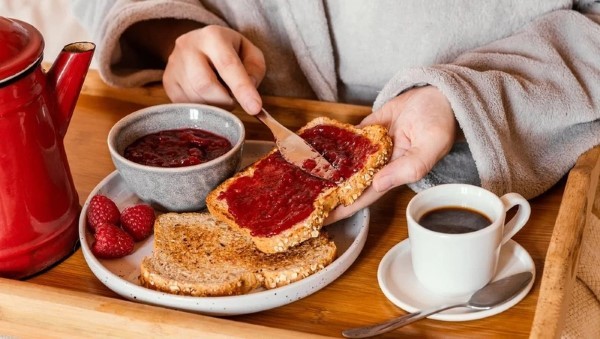 Một số lưu ý khi làm mứt dâu tây ăn với bánh mì