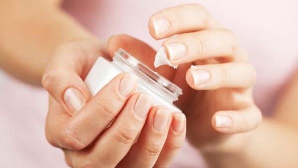 Trong lĩnh vực mỹ phẩm, chất nhũ hóa giúp tạo ra các sản phẩm có kết cấu mịn màng và ổn định