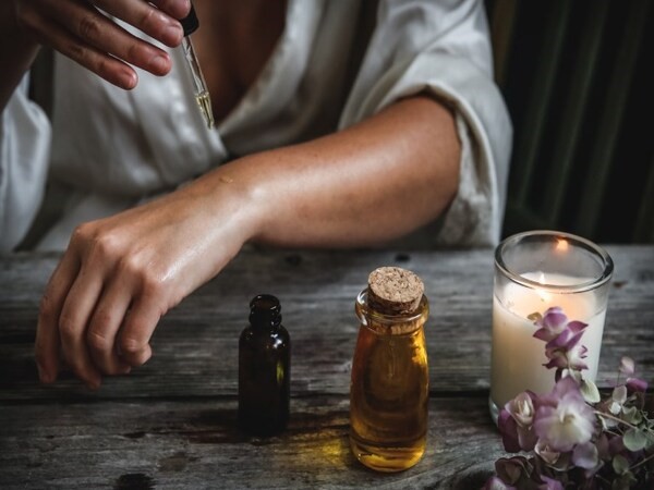 Tinh dầu hương nhu với mùi hương nổi bật giúp giảm stress hiệu quả hơn