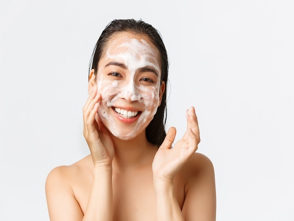 Các loại hương liệu có trong sữa rửa mặt không cồn