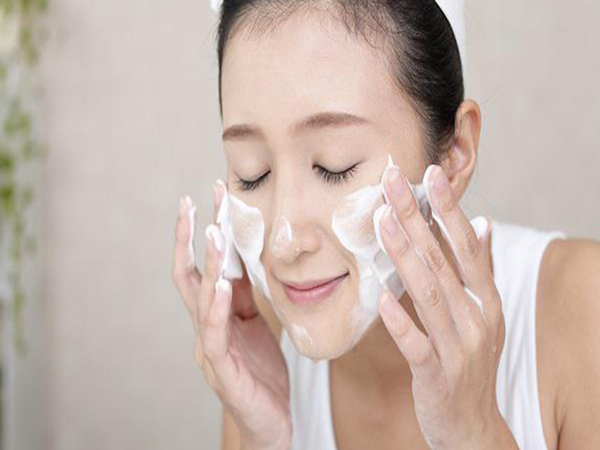 Sữa rửa mặt không cồn phù hợp với các làn da nào?