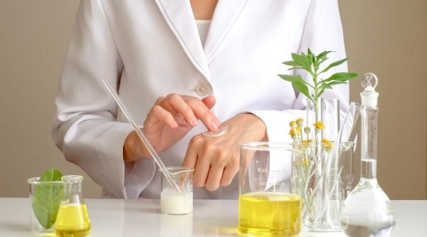 Hương liệu được dùng trong sản phẩm chăm sóc da