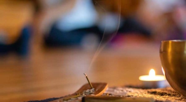 Sandalwood được dùng trong các nghi lễ tôn giáo