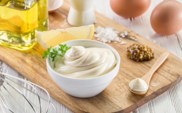 Sốt mayonnaise là một trong các loại gia vị phổ biến
