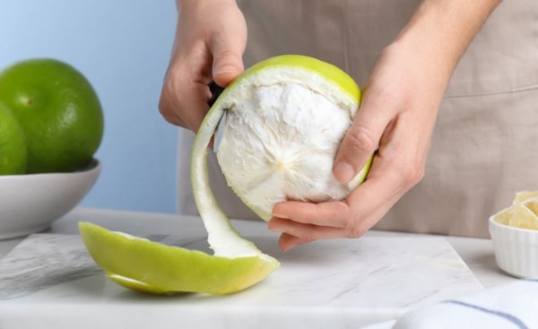 Cách làm tinh dầu bưởi bằng phương pháp ép