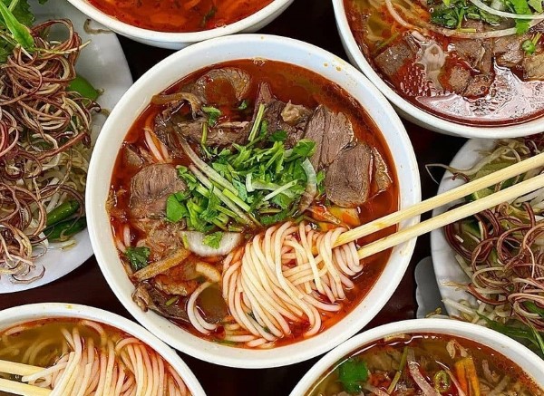 Sử dụng các mẹo trong cách nấu bún bò Huế có gói gia vị