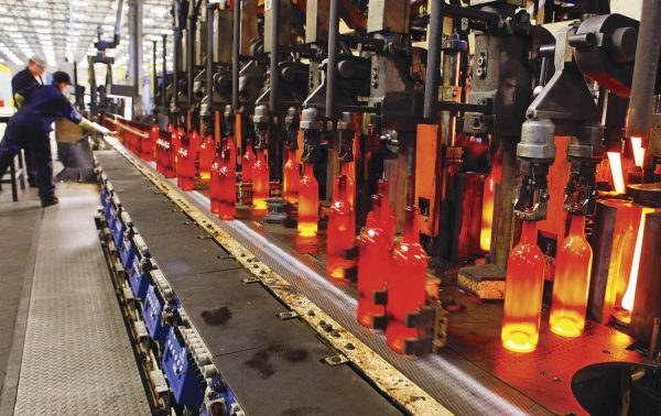 Trong lĩnh vực công nghiệp, hàn the đóng vai trò quan trọng trong nhiều quy trình sản xuất