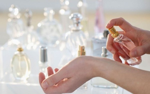 Cologne được tạo ra dựa trên nguyên tắc pha trộn các tinh dầu thơm với cồn