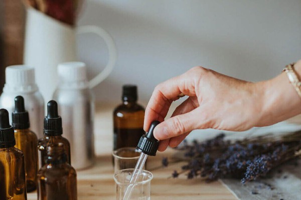 Cần kết hợp hương liệu với các thành phần khác trong sản phẩm và tiến hành thử nghiệm