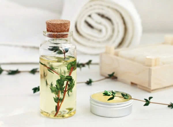 Tinh dầu xạ hương cũng có thể góp phần vào việc bảo vệ sức khỏe răng miệng