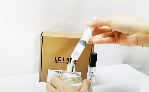 Tại sao nên chiết nước hoa bằng xi lanh?