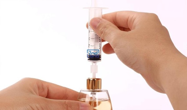 Hướng dẫn chi tiết cách chiết nước hoa bằng xi lanh