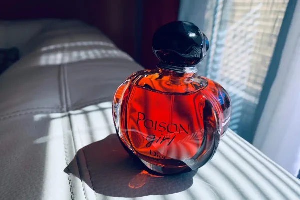 Poison Girl EDP - Táo bạo, nổi loạn với hương vani và hạnh nhân