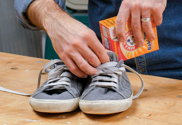 Cách khử mùi hôi giày bằng baking soda