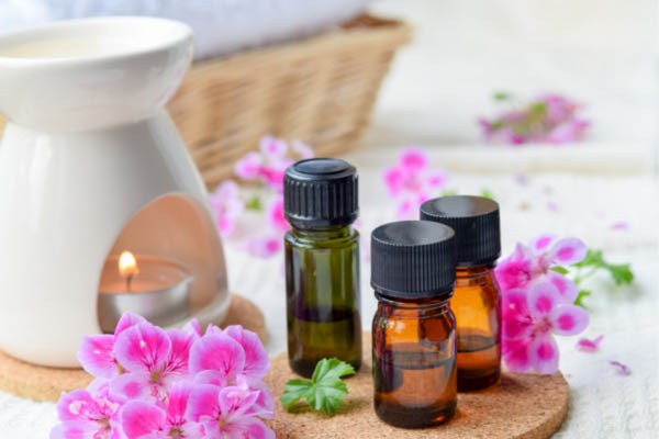 Cách sử dụng tinh dầu phong lữ hiệu quả