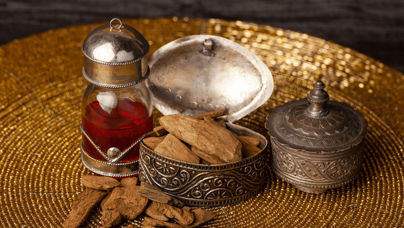 Nhóm hương phương Đông (Oriental) mang lại là sự sang trọng, quyến rũ và ấm áp Nhóm hương phương Đông (Oriental) mang lại là sự sang trọng, quyến rũ và ấm áp