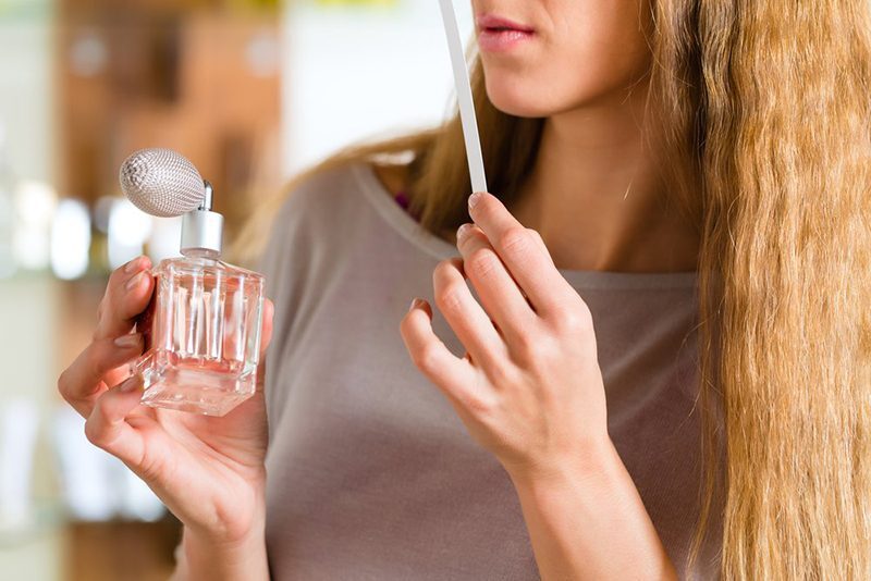 Hướng dẫn các bước kiểm tra độ lưu hương nước hoa chuẩn xác Hướng dẫn các bước kiểm tra độ lưu hương nước hoa chuẩn xác